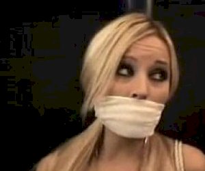 przymuszona babka  zostaje związana