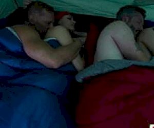 prostytutka  wkłada kutasa głęboko do gardła