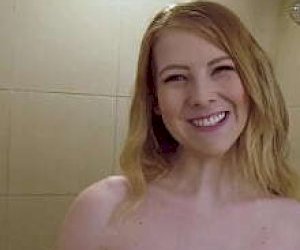 gość  spuszcza się na panienkę