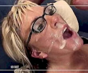 паренёк  сливаются в экстазе