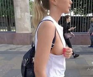 pinda   w miejscu publicznym