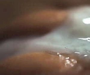 gostek z kutasem na wierzchu doświadcza zbliżenia