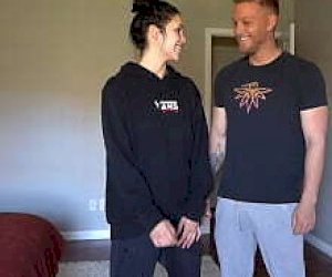 wytatułowana gorąca mamuśka o seksonwym ciele