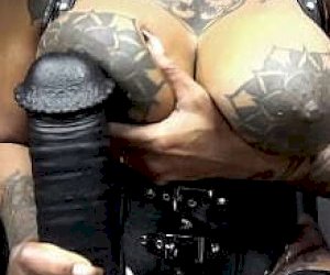 tattooed women with a huge ass is shouting loudly