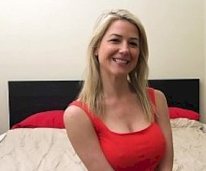 дырки  сосет член