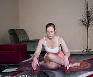 bitch  makes it dirty with feet