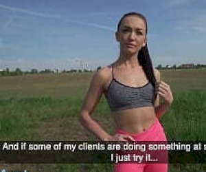 мистер могучий болт оттрахал горячо в тренажерном зале