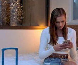 brunette  is kissing