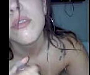 young slut without experience is playing orally in changing room