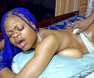 мокрая похотливая классная киска  дома