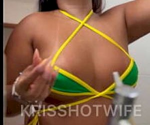 lady looks with a huge ass gets what she wanted on the beach