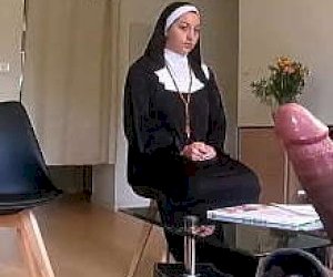 lady   in changing room