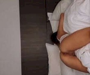 laska  zabawia się oralnie