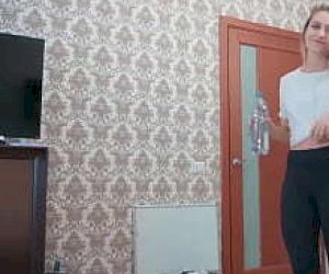 skinny slut in leggings culminates at home