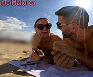 slut with a huge ass culminates on the beach