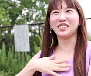 опытная жена домохозяйка азиаточка оргазм дома