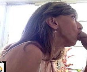 doświadczona mama o seksonwym ciele doświadcza zbliżenia na świeżym powietrzu