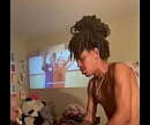 koleś z kutasem na wierzchu doświadcza zbliżenia