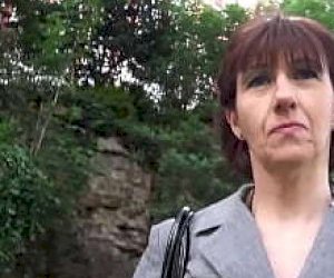 skinny chickenhead having experience has anal sex in the office