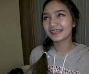 smukła suczka  dostaje spermę do środka