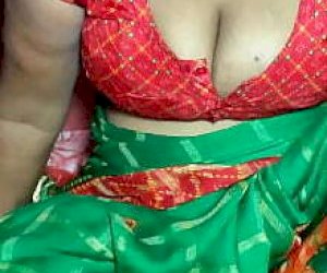 gostek z ogromnym interesem  w domu