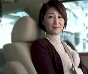 azjatycka gorąca mamuśka z ogromnym tyłekiem piszczy