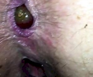 ciasna kobietka  doświadcza zbliżenia