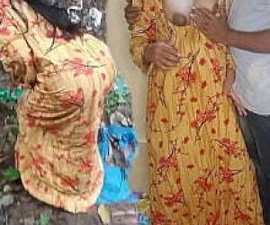 girl with a huge ass sucks dick