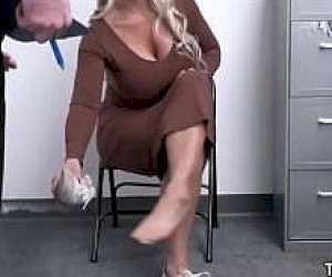 hot mom with big tits does it with her lips in the office