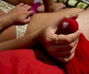 dziewka w majetczkach dochodzi