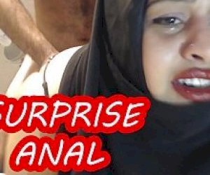 puszysta panienka z ładnym tyłeczekiem odbywa seks analny