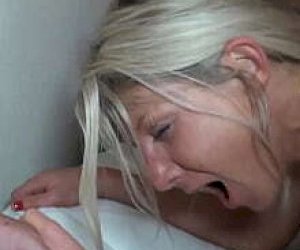 chętna bogata pani  zabawia się z kilkoma facetami na raz