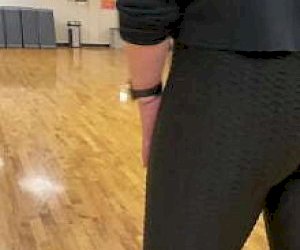 ideal girlie in leggings is captured in the gym