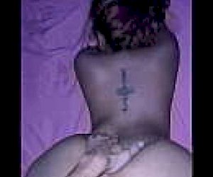 принуждённая латинка классная задница с кляпом во рту