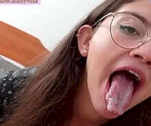 парнишка  оргазм на краю дома