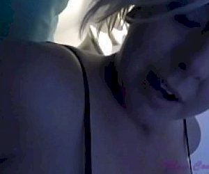 goose  cheating on the beach