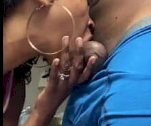 chudziutka za stara na twoją dziewczynę, za młoda na twoją matkę bez doświadczenia jest brana na pieska