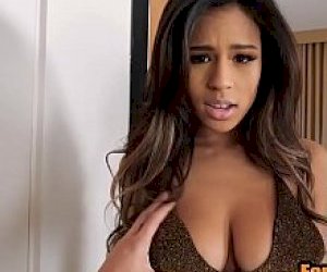 натуральная малолетка большими сиськами  глубокое горло