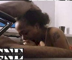 тип мощный член занимаются страстный сексом