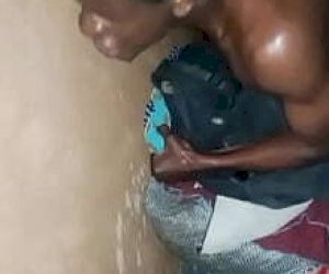 кавалер член гигант кончил прям на неё в общественном месте