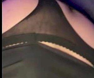 молодой человек   дома