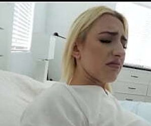 женщина   в кровати