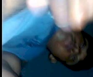 dzieweczka  piszczy w domu