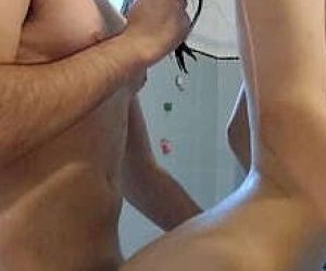 młoda dzieweczka z koleżankami uprawia ostry seks