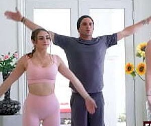 ruda babka  uprawia seks na odwróconą amazonkę w siłowni