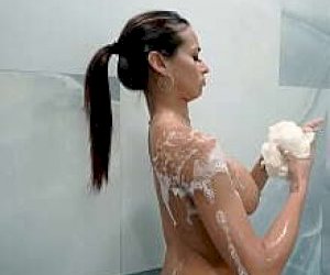 hot mom with a shaved pussy he has sex on the upside-down amazon in the shower