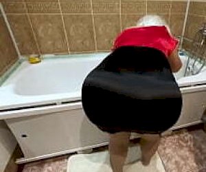 bitch with nice ass is fucking at home