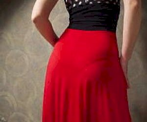 tight big white girl  is tempting