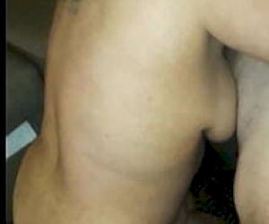 koleś  rżnie panienkę w domu