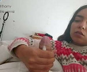 маленького телосложения похотливая брюнетка любовь